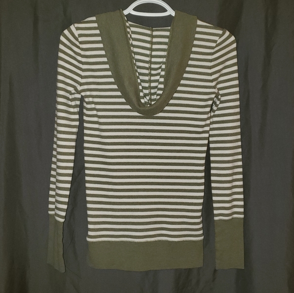 💘3 for $10💘 American Eagle Outfitters Hooded Top - Picture 3 of 3